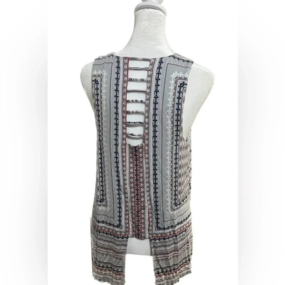 Tart medium sleeveless top, cutout back - Picture 3 of 5